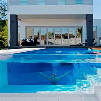 इन्फिनिटी एज स्विम स्पा